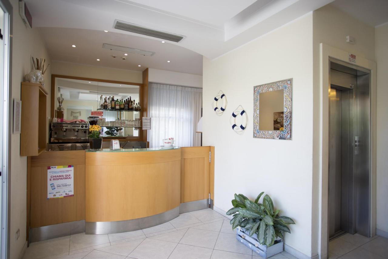 Hotel Savana ริมินี ภายนอก รูปภาพ