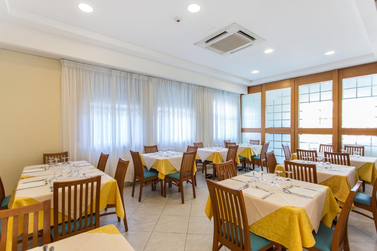 Hotel Savana ริมินี ภายนอก รูปภาพ